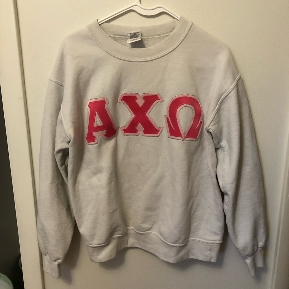 Alpha Chi Omega sweatshirt with pink letters smize small